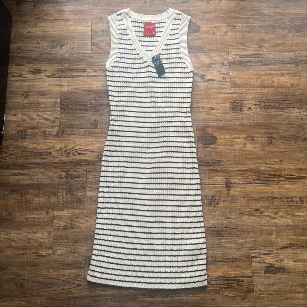 Abercrombie & Fitch Womens Limited Edition Black White Striped Sweater Dress MP